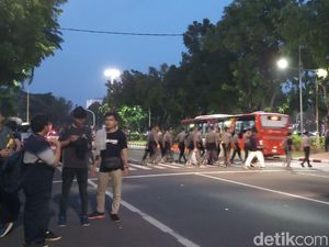 Demo Peringatan Hari HAM Sedunia di Depan Istana Bubar, Lalin Lancar