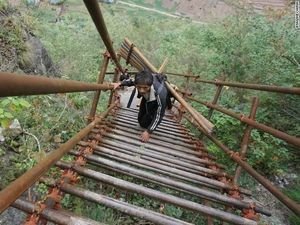 Kisah Tangga Langit Warga di Puncak Gunung yang Pindah ke Apartemen