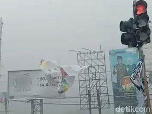 Sebagian Wilayah Jatim Hujan Deras, BMKG Sebut Waspada Angin Kencang
