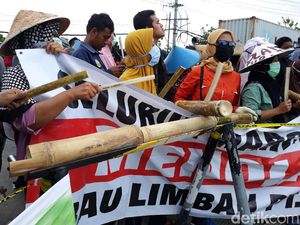 Tabuh Kentongan, Warga Tuntut PT RUM Tutup