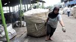 Melihat Proses Daur Ulang Botol Plastik Air Kemasan