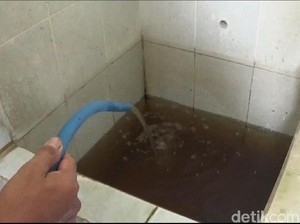 Air Bengawan Solo yang Hitam Kecokelatan Berimbas pada PDAM Lamongan
