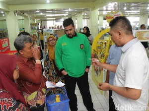 Sidak Mamin Jelang Nataru di Probolinggo, Petugas Temukan Merica Kedaluwarsa