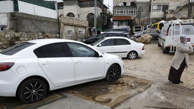 Mobil-mobil warga Palestina di Yerusalem dikempesi secara massal