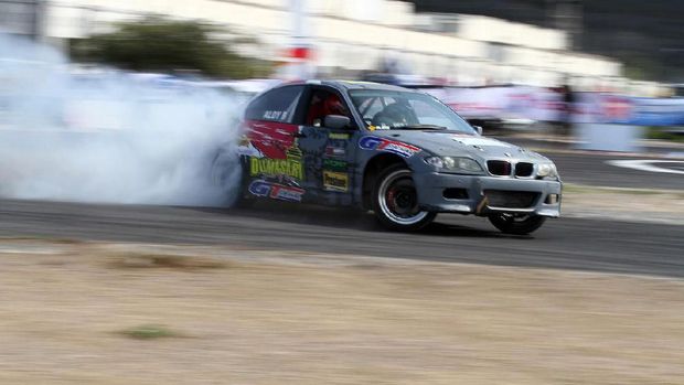 Indonesian Drift Community (IDC) telah sukses menggelar DRIFT CAMP Goes to Bali. Sekitar 42 drifter memeriahkan DRIFT CAMP Goes to Bali.