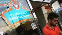 Dalam pernyataan pada Minggu (8/12) waktu setempat, Kementerian Urusan Perkotaan dan Pedesaan mengumumkan penghapusan beberapa persyaratan untuk restoran dan kafe setempat, termasuk kewajiban untuk pintu masuk bagi lajang dan pintu masuk terpisah bagi keluarga.