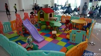 Selain arena bermain anak, Tersedia pula, lahan parkir seluas 34.360 meter persegi untuk kendaraan roda empat dan 2.420 meter persegi untuk kendaraan roda dua. Diharapkan kapasitas penumpang disini bisa mencapai 7 juta penumpang per tahun atau 5 kali lebih besar dibandingkan terminal lama yang hanya dapat menampung 1,6 juta penumpang per tahun.
