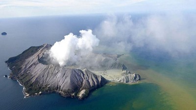 Penampakan Letusan Gunung Berapi di Selandia Baru