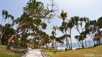 Warga di sekitar objek wisata Batu Hiu menantikan janji Pemkab Pangandaran yang hendak melakukan penataan dan pembangunan jalan lintas Pantai Pangandaran-Batu Hiu. Kalau jalannya sudah tertata, pasti lebih banyak wisatawan yang datang (Faizal Amiruddin/detikcom)