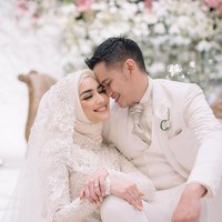 Hari bahagia sejoli artis Citra Kirana dan Rezky Aditya berlanjut di Jakarta. Pasangan yang sepekan lalu resmi menjadi suami-istri setelah proses ijab-kabul di Bandung sepakan lalu itu menggelar resepsi pernikahan di InterContinental Hotel, Pondok Indah, Jakarta, Minggu (8/12/2019). (Foto: Instagram/@citrakirana)