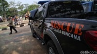 Mobil rescue bersiaga.