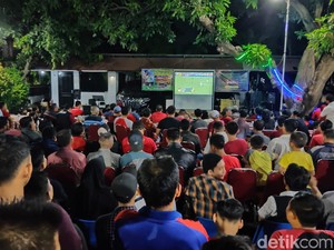 Ratusan Warga Probolinggo Nobar Final SEA Games 2019 di Rumah Kapolres