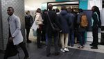 Ada Mogok Kerja Massal, Warga Menumpuk di Stasiun Kereta Paris