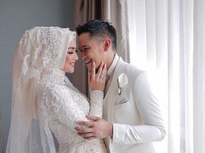 Inspirasi Gaun Pengantin Putih Citra Kirana di Resepsi Pernikahan