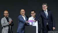 Menurutnya hal itu penting dilakukan. Sebab para startup Indonesia yang juga kebanyakan berkecimpung di dunia aplikasi akan sulit bersaing dengan perusahaan aplikasi asing. Untuk itu perlu dibuat kesetaraan dalam hal lapangan persaingan.