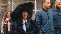 Cardi B saat hadir jelang persidangan di Queens, Amerika Serikat pada Selasa (10/12). David Dee Delgado/Getty Images