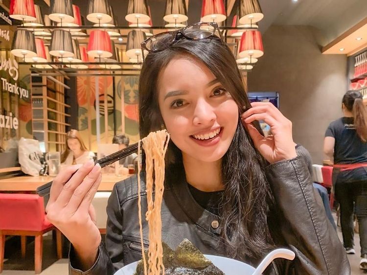 Momen Asyik Kulineran Sisi Asih, Pramugari yang Mencuat di Kasus Dirut Garuda