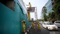 Pengecatan tersebut dilakukan guna mempercantik dinding JLNT Antasari tersebut.