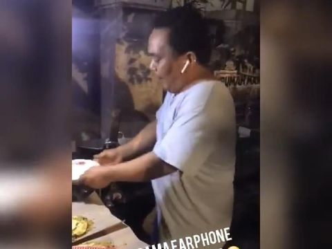 penjual nasi goreng joget