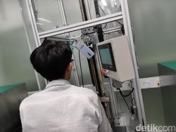 Melihat Ponsel Oppo Disiksa