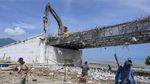Akan Direkonstruksi, Jembatan Palu IV Mulai Dihancurkan