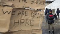 Kondisi para imigran yang berjuang bertahan hidup dengan minimnya fasilitas dan ancaman tewas akibat membeku itu pun menarik perhatian publik. Otoritas Bosnia pun kemudian mengatakan para imigran agar direlokasi ke tempat yang lebih layak dan aman. Darko Bandic/AP Photo.
