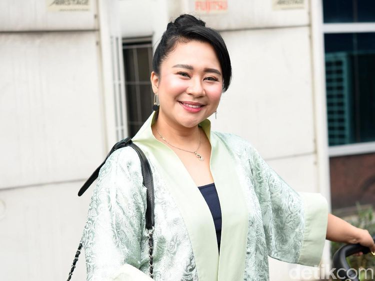 Chikita Meidy, Artis Cilik yang Kini Jadi Ibu