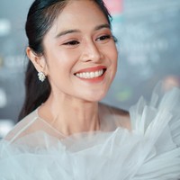 Selain Yoona, Dian tampaknya banyak bertemu sineas film lain dari berbagai negara. Foto: Instagram @therealdisastr