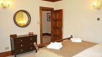 Begitu pula dengan kamarnya. Jadi dijamin traveler nyaman kalau menginap di kastil ini (Homeaway)