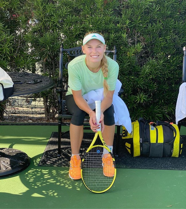 Baru-baru ini, Caroline mengumumkan bahwa akan pensiun dari dunia tenis. Mantan juara dunia tenis itu terakhir kali bertanding untuk China Open pada Oktober.  Foto: dok. Sports Illustrated, Instagram