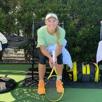 Baru-baru ini, Caroline mengumumkan bahwa akan pensiun dari dunia tenis. Mantan juara dunia tenis itu terakhir kali bertanding untuk China Open pada Oktober.  Foto: dok. Sports Illustrated, Instagram