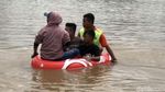Korban Banjir di Kabupaten Lima Puluh Kota Dievakuasi
