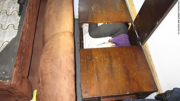 Imigran China ditemukan sembunyi di dalam furnitur yang ada di truk yang sedang melintasi perbatasan AS-Meksiko