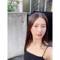 Dilansir berbagai sumber, Blackpink yang debut di tahun 2016 awalnya direncanakan akan beranggotan sembilang orang. Lalu bos YG kala itu Yang Hyun Suk tiba-tiba mengubahnya menjadi empat saja. Setelah itu, lima dari sembilan orang tersebut masih dipertahankan di YG, yakni Jennie, JiSoo, Rose, Lisa, dan Miyeon. Foto: Instagram @official_g_i_dle