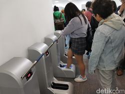 Melihat Ponsel Oppo Disiksa