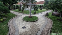 Pura ini dibangun setelah Perjanjian Salatiga yang mengawali pendirian Praja Mangkunegaran ditandatangani oleh kelompok RM Said, Pangeran Mangkubumi (Sultan Hamengkubuwana I), Sunan Pakubuwana III, dan VOC pada tahun 1757. Pangeran Sambernyawa, julukan bagi Raden Mas Said, diangkat menjadi Pangeran Adipati bergelar Mangkunegara I. (Rifkianto Nugroho)Rifkianto Nugroho)