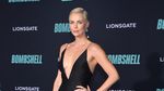 Sexy In Black! Gaya Charlize Theron dengan Mini Dress Dior