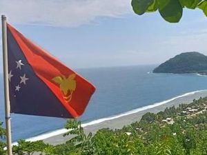 Foto: Berdiri di Perbatasan Indonesia-Papua Nugini
