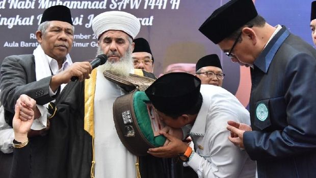 Cerita Wagub Uu Cium Rambut Rasulullah: Merinding dan Menangis