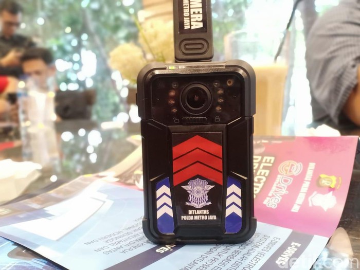 Bodycam akan dipasang di seragam polantas Polda Metro Jaya.
