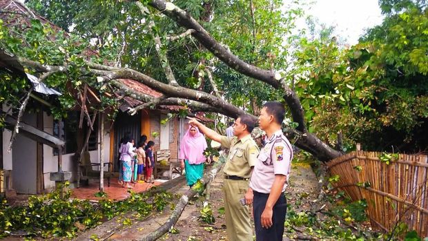 Hujan Angin Landa Sragen, 141 Rumah Dilaporkan Rusak