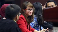 Tsamara Amany saat mengikuti sidang pembacaan putusan di MK, Rabu (11/12).
