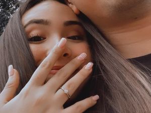 Dilamar Kekasih, Kini Pamela Bowie Suka Pamer Cincin