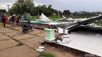 Gedung tersebut ambruk dan menimpa seorang warga yang sedang berteduh. Korban bernama Jumeri (68) merupakan warga Dukuh Tegalrejo, Desa Tegaltejo, Kecamatan Sawit, Boyolali. 