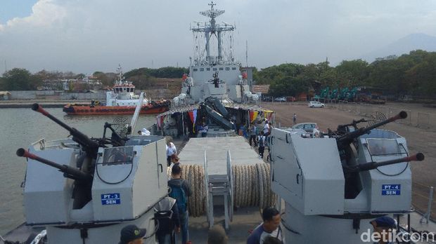 Bersandar di Pelabuhan Cirebon, Kapal Perang TNI AL Boleh Dimasuki Warga