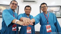 (Kiri-kanan) Calon Hakim MK Umbu Rauta, Widodo Ekatjahjana dan Yudi Kristiana menjalani tes kesehatan di RSPAD Gatot Soebroto, Jakarta, Rabu (11/12).