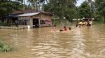 Korban Banjir di Kabupaten Lima Puluh Kota Dievakuasi
