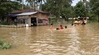 Seperti diketahui, banjir merendam 6 kecamatan di Kabupaten Lima Puluh Kota, Sumatera Barat, sejak beberapa hari yang lalu.