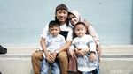 Senyum Bahagia Ade Jigo yang Jadi Penganten Baru