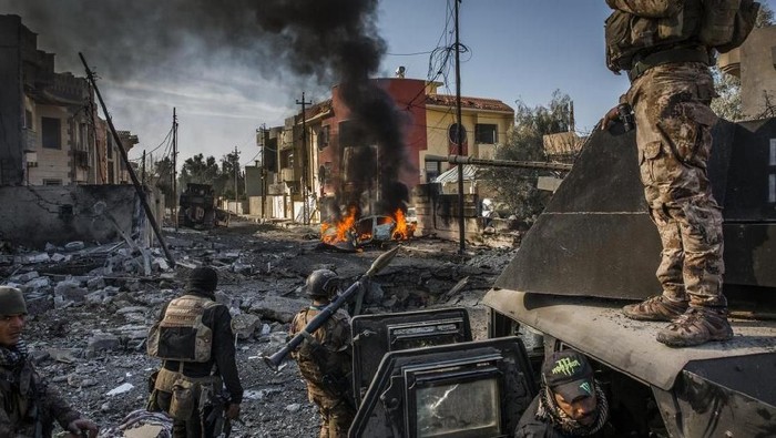 Juli 2017, pemerintah Irak merebut kembali kendali Mosul dari ISIS. Akibat konflik tersebut, lebih dari satu juta orang mengungsi termasuk anak-anak.
